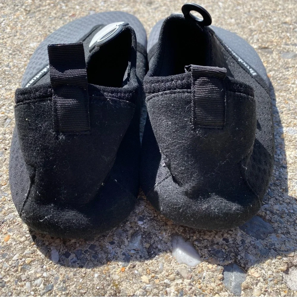 4/$20 Brookstone Neoprene Water Slippers Youth Size 2
